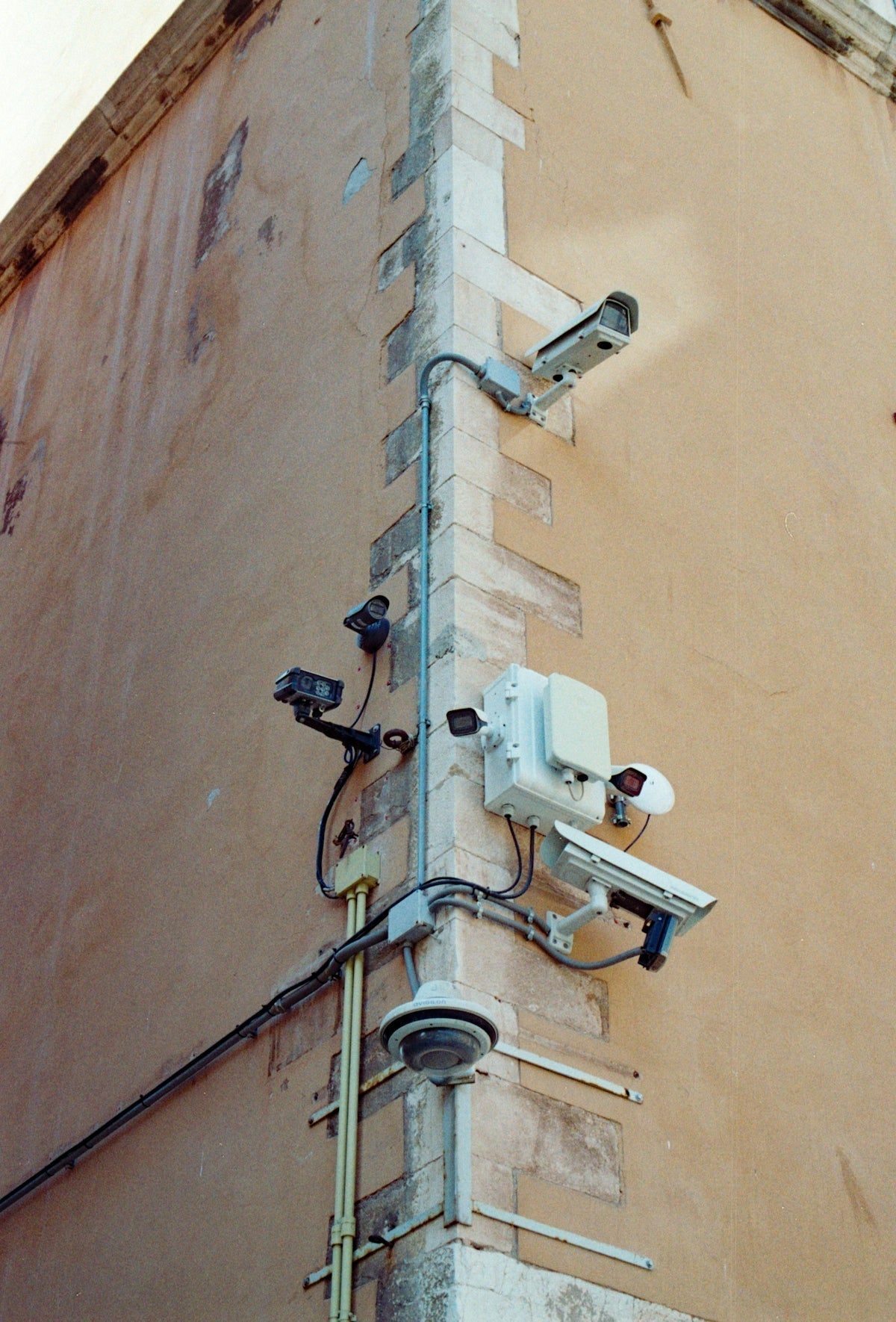 Common Challenges and Solutions in Implementing Firewall-as-a-Service - Vnetwork